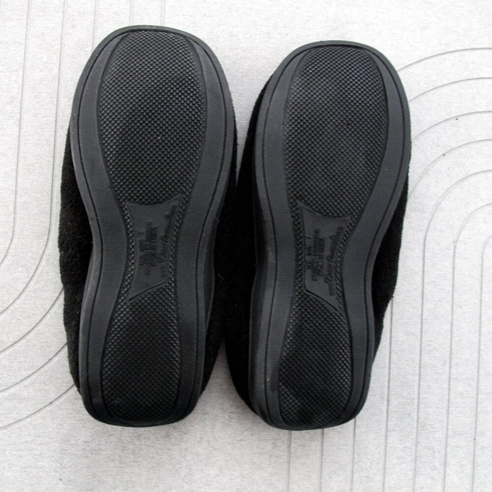 Size US 7 Dearfoams Women's Slippers Black carpet slipper, mule, moccasin, bedro
